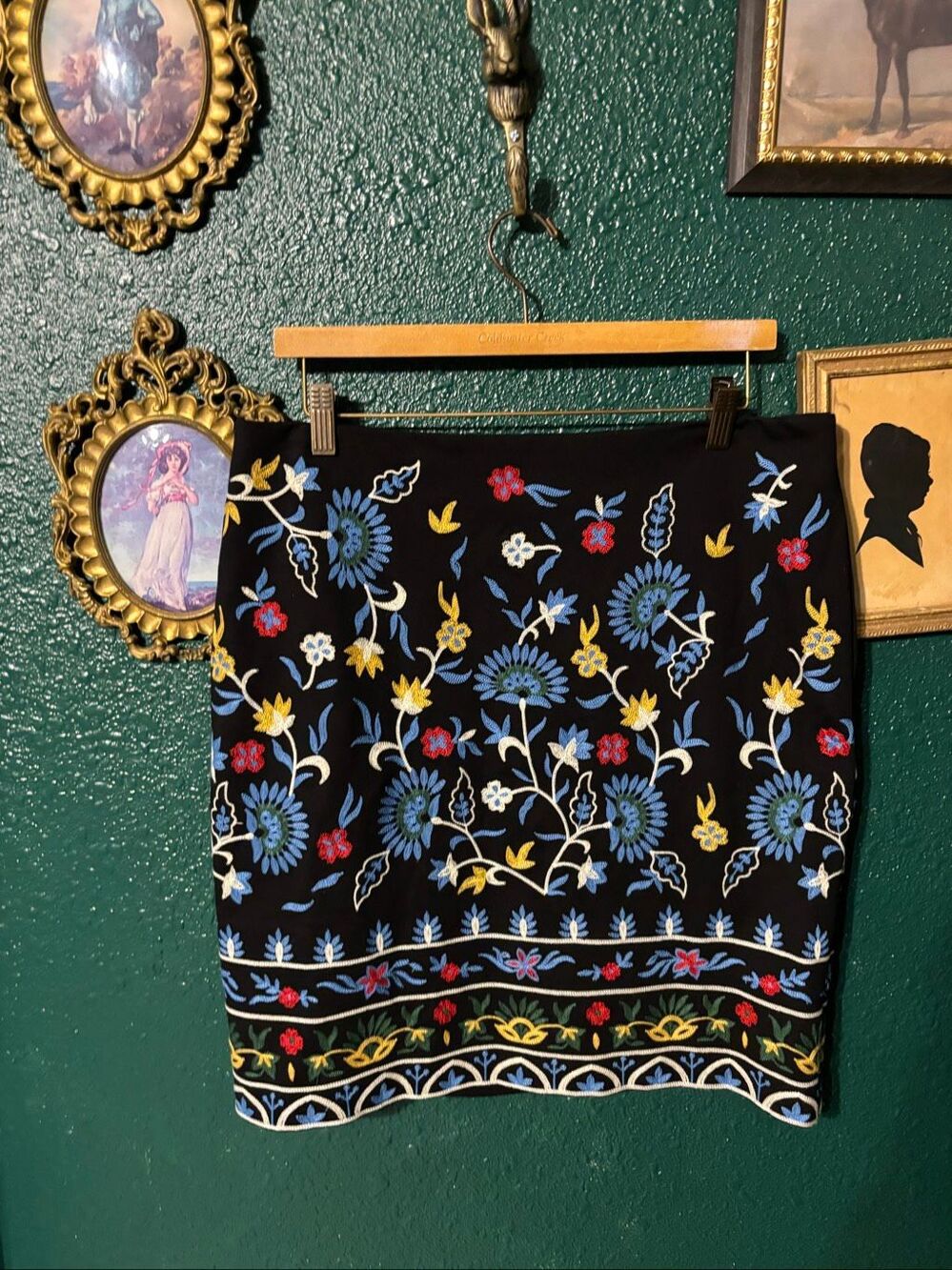 J. McLaughlin Women Skirt Bainbridge Embroidered Floral Lined Pencil Black Sz 12